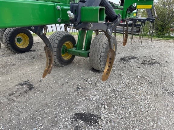 Image of John Deere CC25 equipment image 3