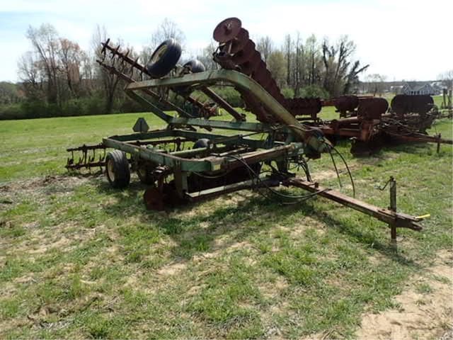 Image of John Deere 235 equipment image 1