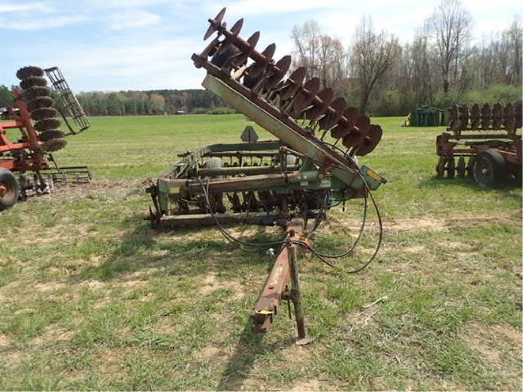 John Deere 235 Equipment Image0