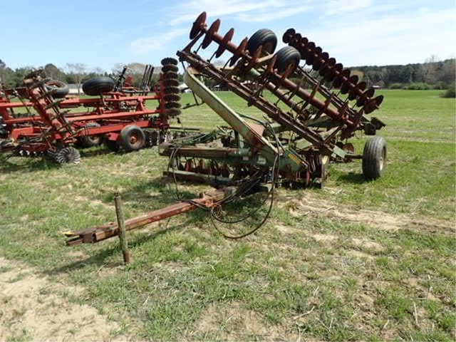 Image of John Deere 235 equipment image 2