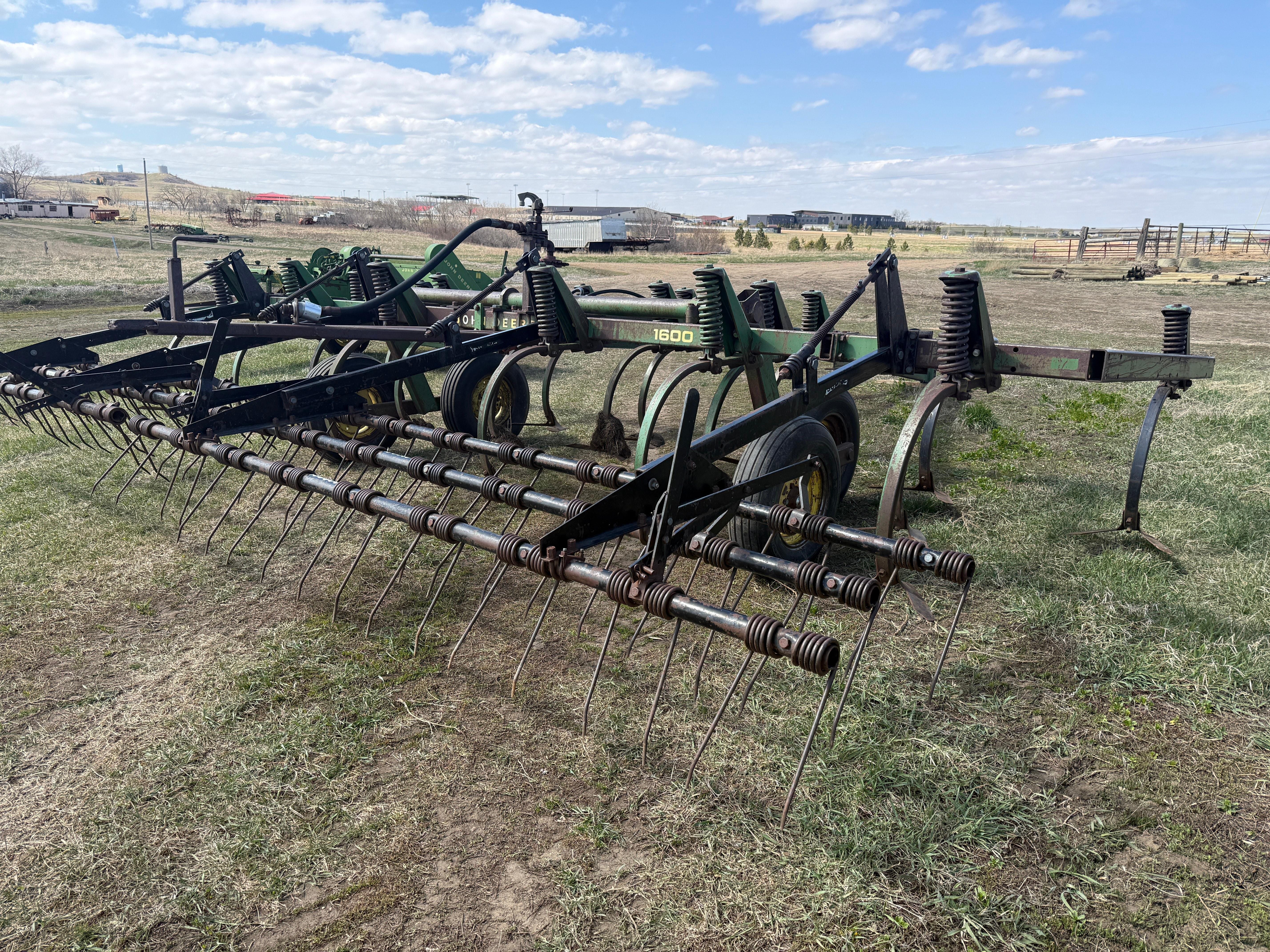 John Deere 1600 Equipment Image0