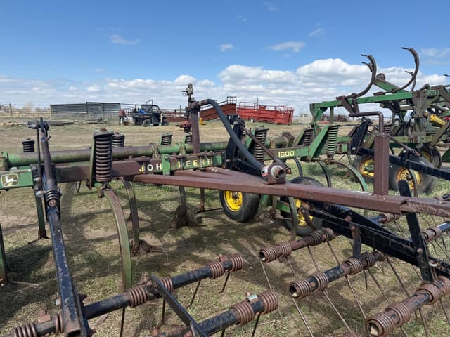 Image of John Deere 1600 equipment image 2