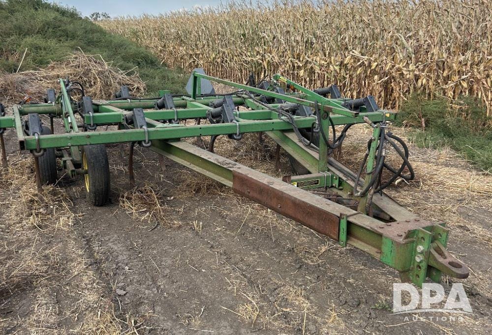 Main image John Deere 610