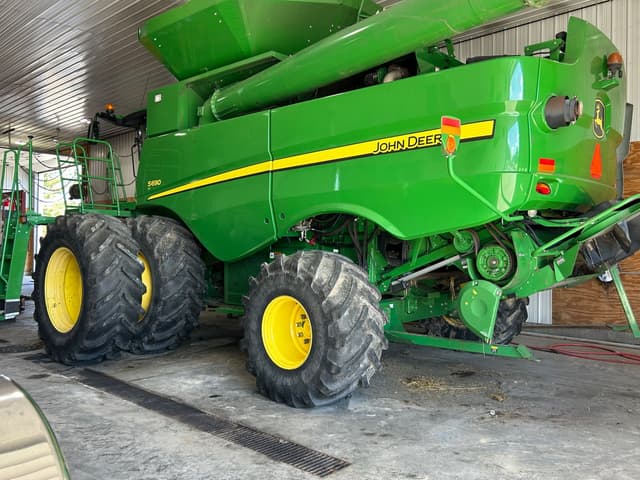 Image of John Deere S690 equipment image 1