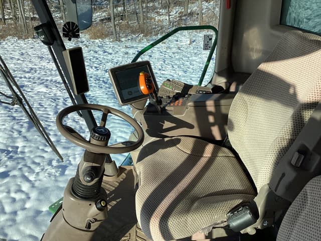 Image of John Deere S690 equipment image 4