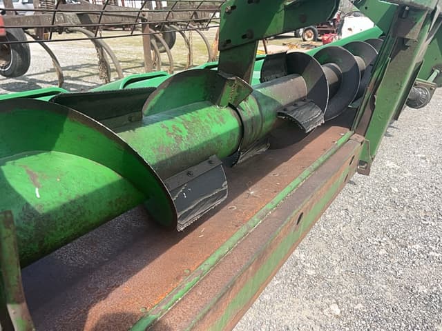 Image of John Deere 844 equipment image 4