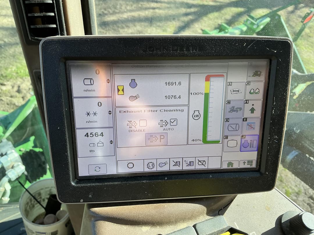 Image of John Deere CP690 Image 1