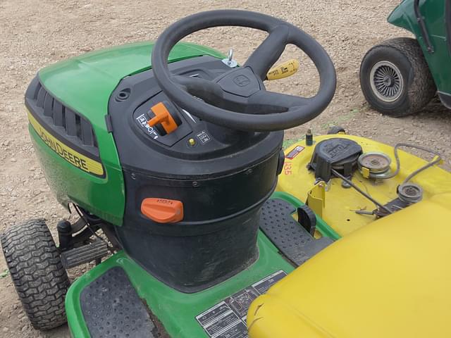 Image of John Deere D110 equipment image 4