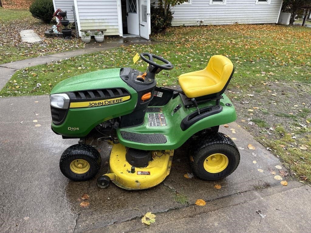 John Deere D105 Equipment Image0