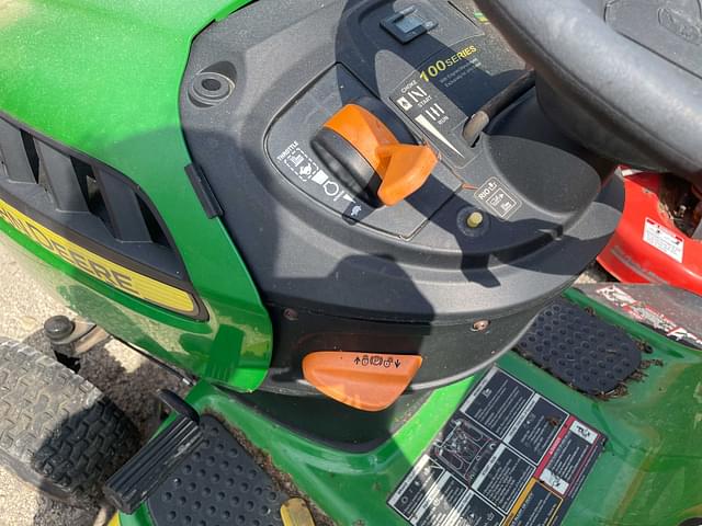 Image of John Deere D105 equipment image 1