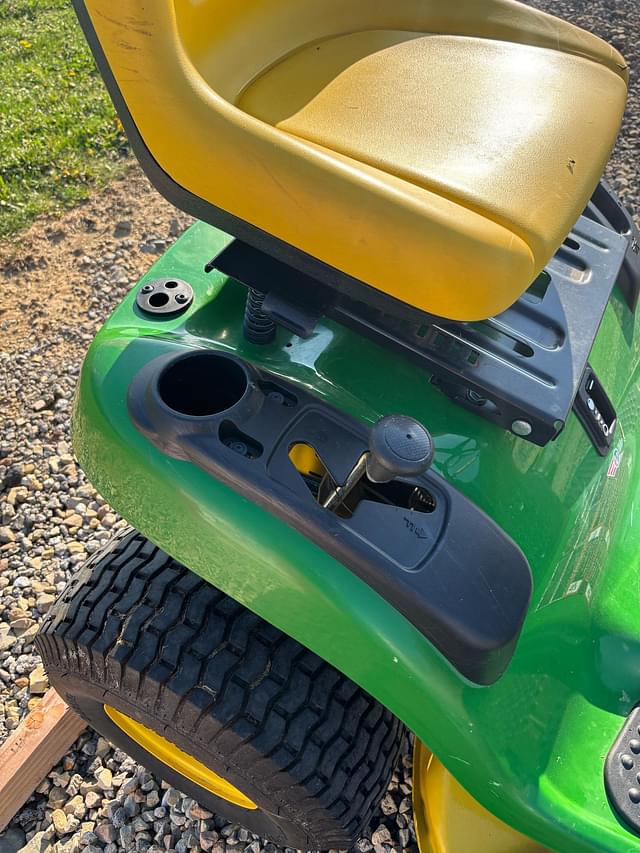 Image of John Deere D105 equipment image 4