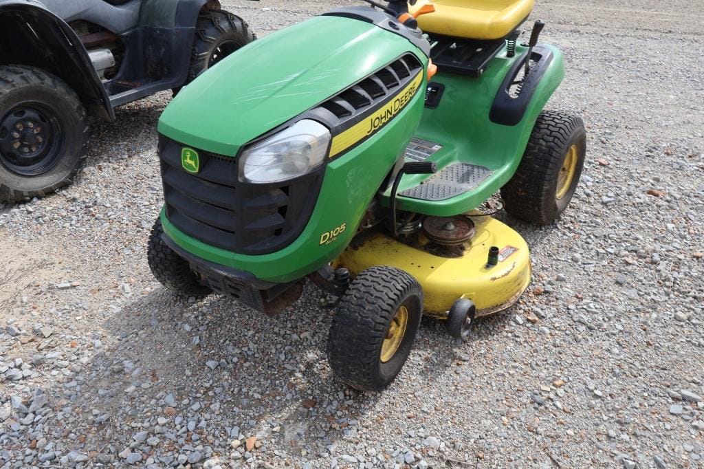 Main image John Deere D105