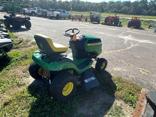 Image of John Deere D110 equipment image 4