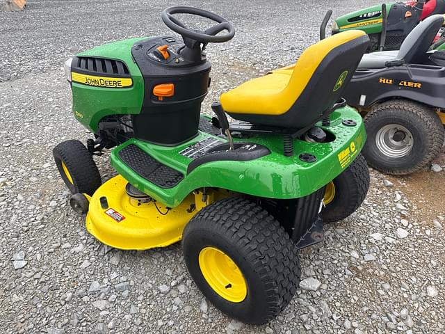 Image of John Deere D110 equipment image 3