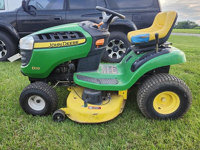 Image of John Deere D110 equipment image 1