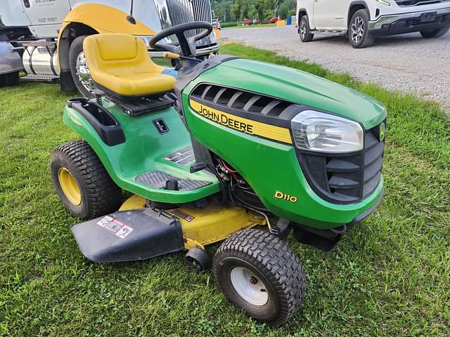 Image of John Deere D110 equipment image 3