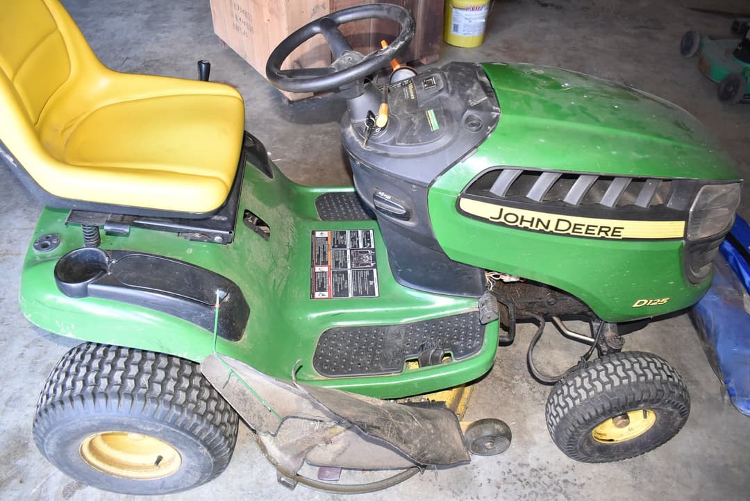 Image of John Deere D125 Primary image