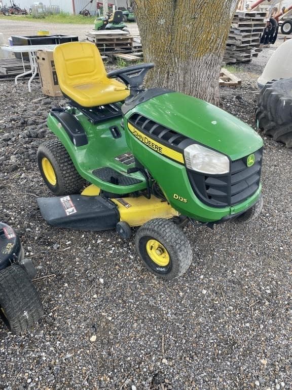 Image of John Deere D125 Image 0