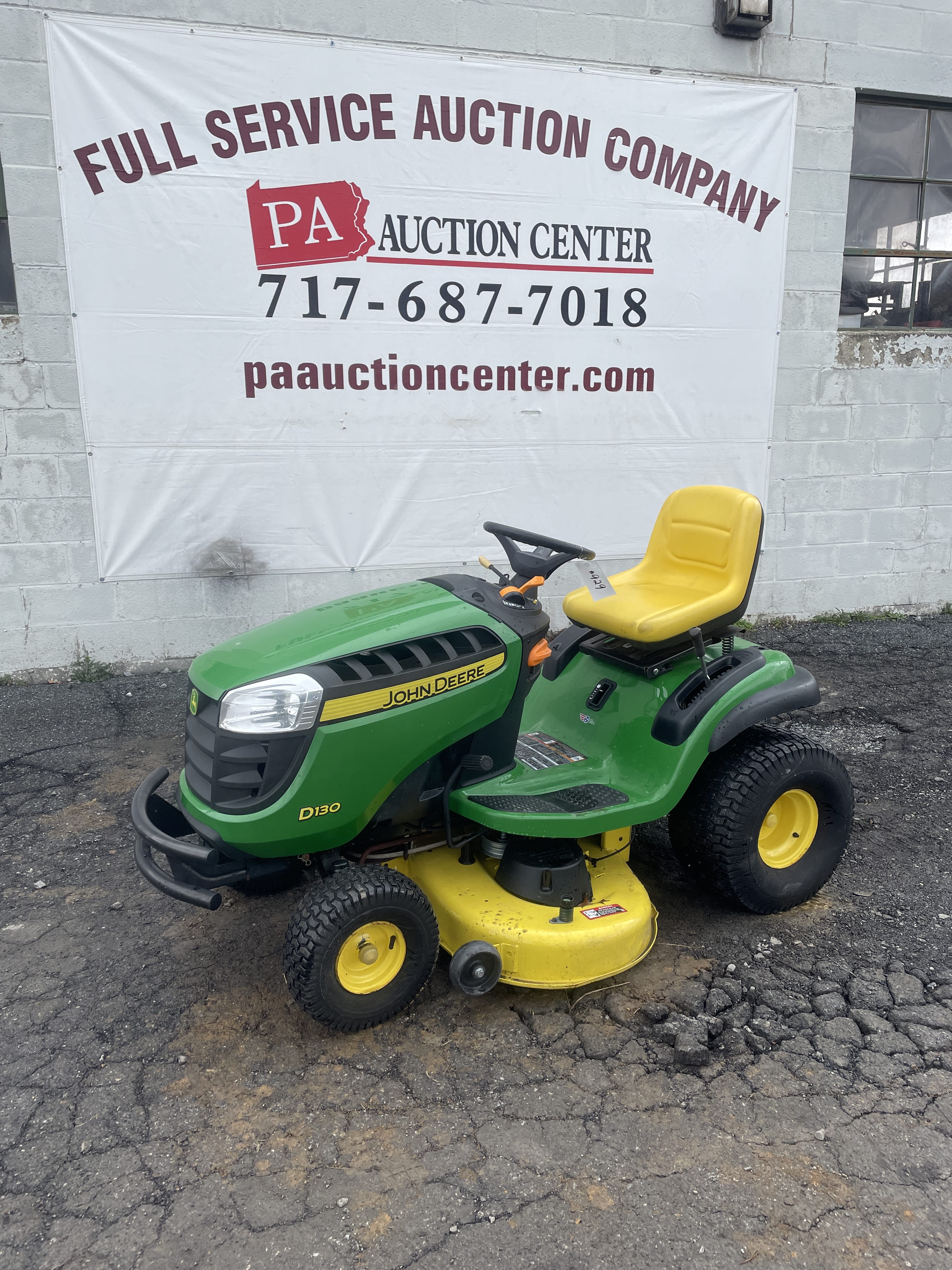 Main image John Deere D130