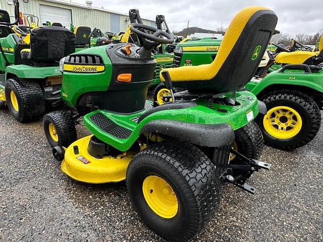 Image of John Deere D130 equipment image 1