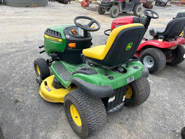 Image of John Deere D130 equipment image 4