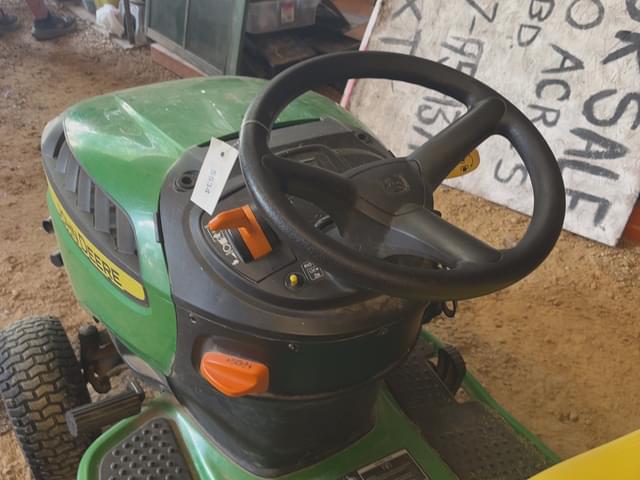 Image of John Deere D130 equipment image 4