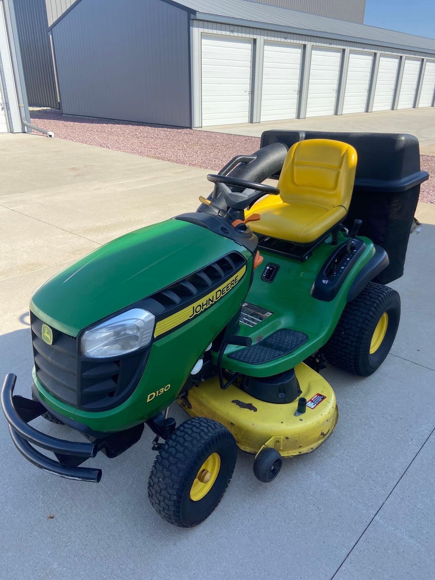 Main image John Deere D130