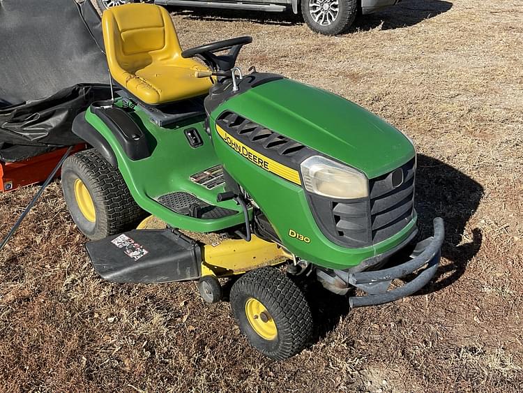 John deere d130 riding best sale lawn mower