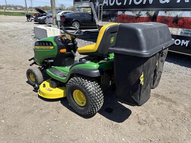 Image of John Deere D130 equipment image 1
