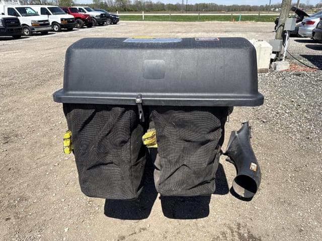 Image of John Deere D130 equipment image 2