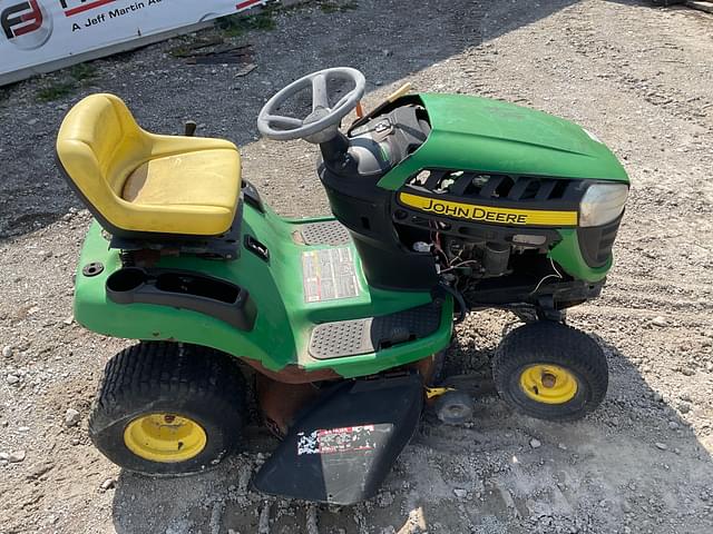 Image of John Deere D130 equipment image 3