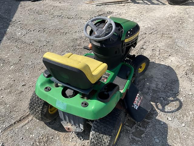 Image of John Deere D130 equipment image 4