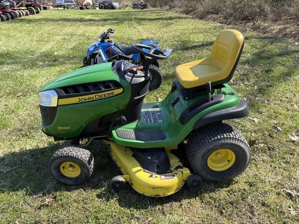 John Deere D140 Equipment Image0