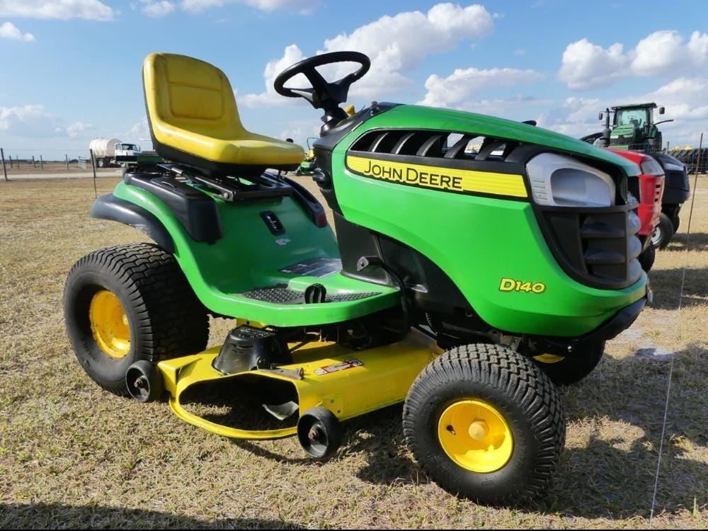 John Deere D140 Equipment Image0