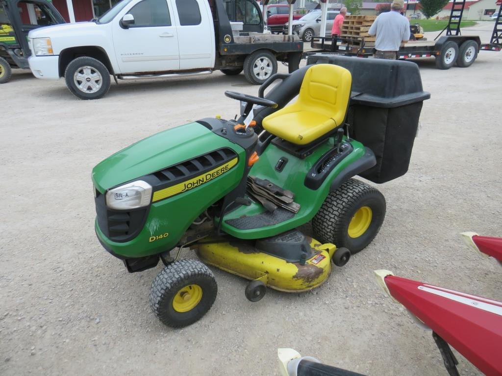 Image of John Deere D140 Primary image