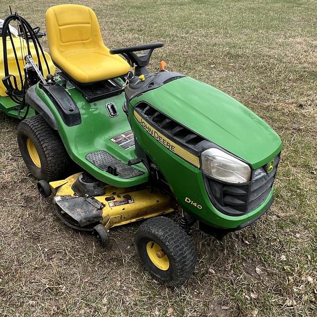 Image of John Deere D140 equipment image 1