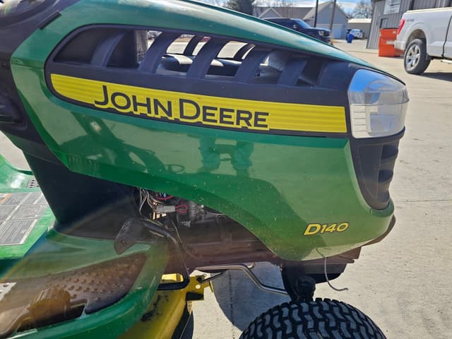 Image of John Deere D140 equipment image 4