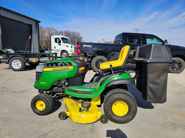 Image of John Deere D140 equipment image 1