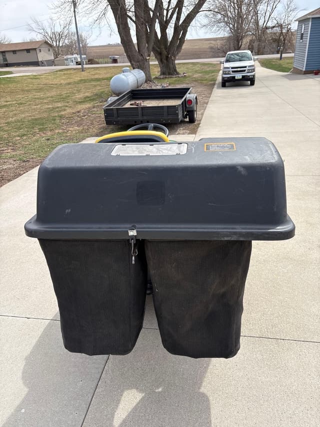 Image of John Deere D140 equipment image 4