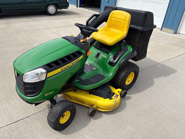 Image of John Deere D140 equipment image 1