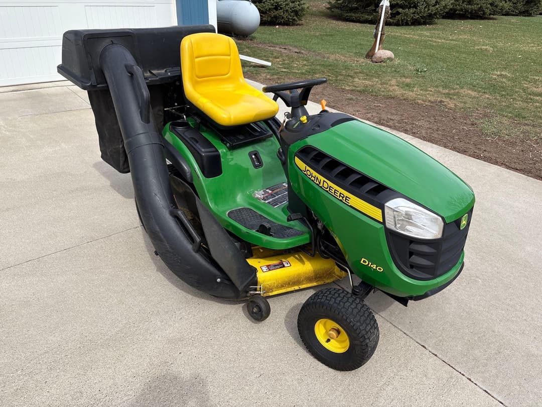 Image of John Deere D140 Primary image