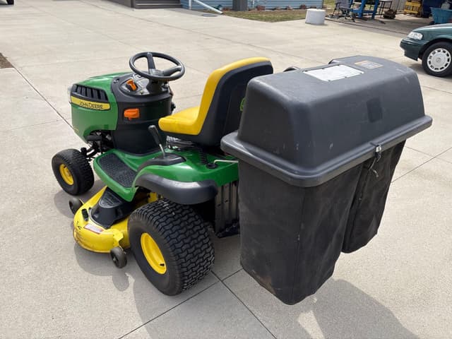 Image of John Deere D140 equipment image 2