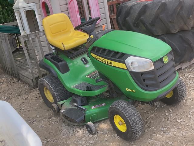 Image of John Deere D140 equipment image 1