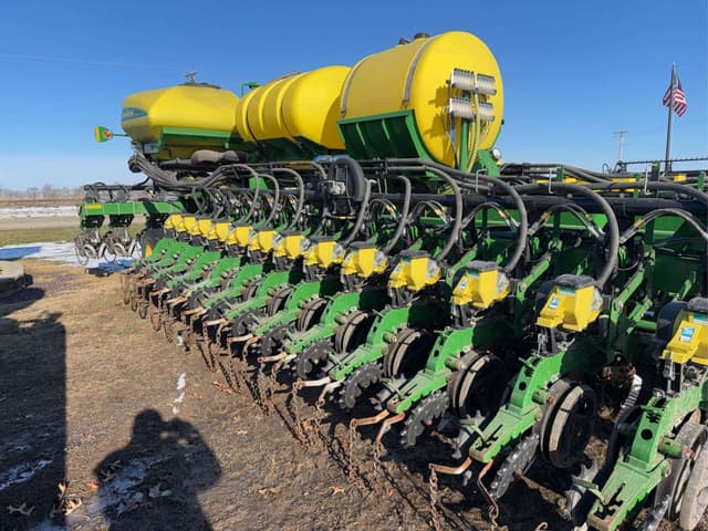 Image of John Deere DB60 equipment image 1