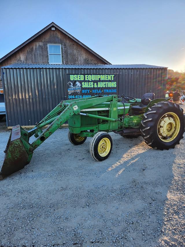 Image of John Deere 830 equipment image 1