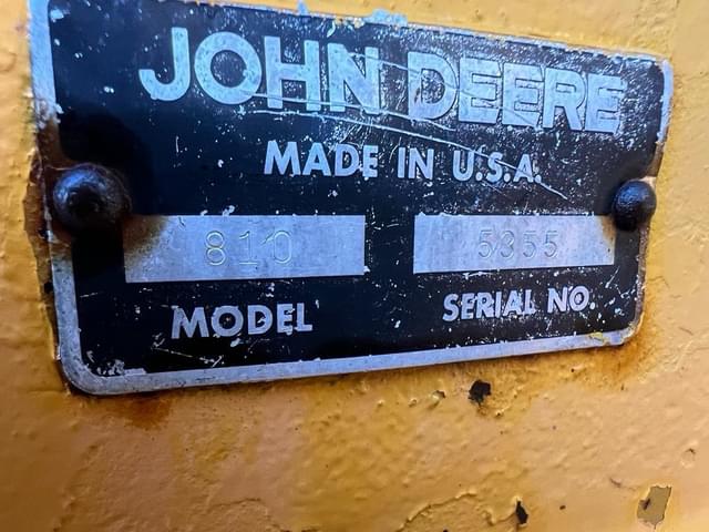 Image of John Deere 810 equipment image 3