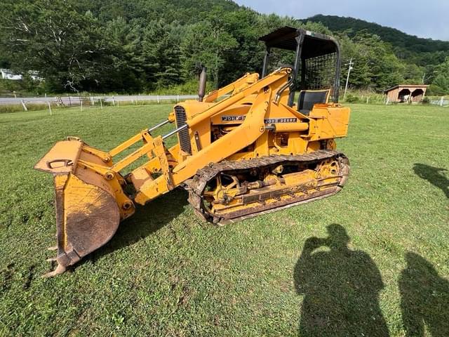 Image of John Deere 810 equipment image 2