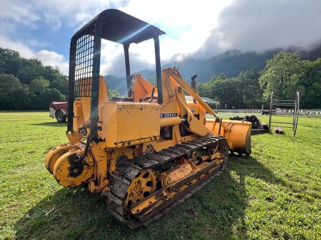 Image of John Deere 810 equipment image 1