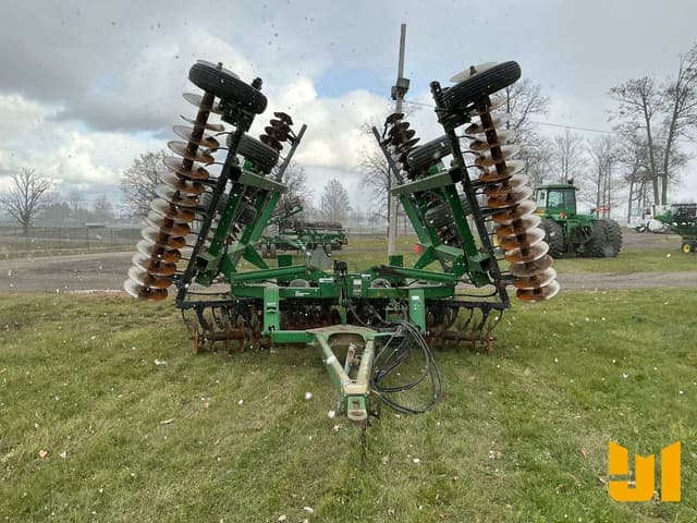 Image of John Deere 637 equipment image 1