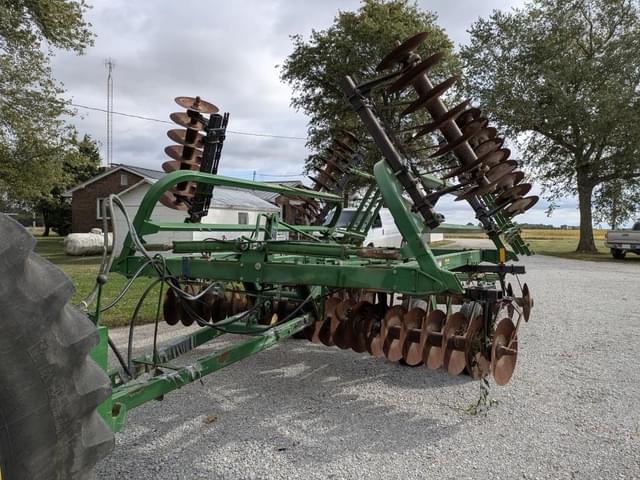 Image of John Deere 235 equipment image 3